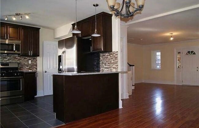 Building Photo - 173 Stoneway Ln