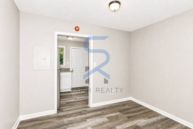 Building Photo - Cozy 2-Bedroom All-Electric Getaway on Campbellton Rd