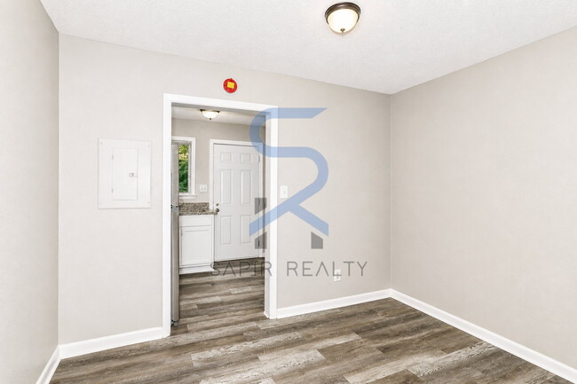 Building Photo - Newly Updated All-Electric 2BR/1.5BA in Campbelton Rd