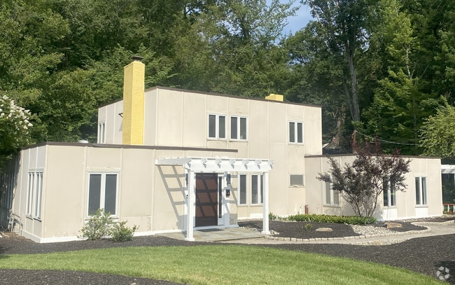 Building Photo - 1013 Overbrook Rd