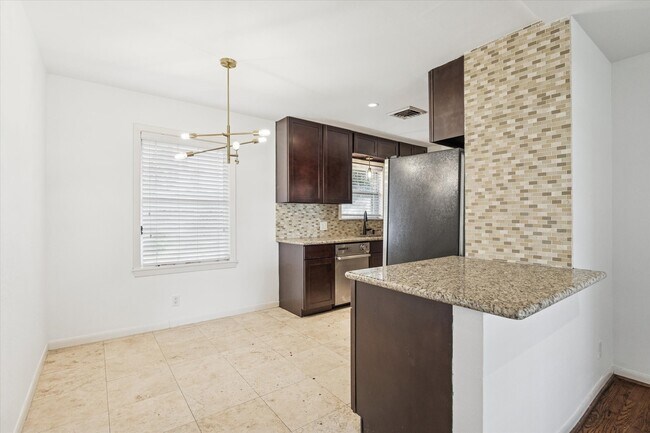 Foto del edificio - 4913 Nina Lee Ln