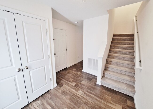Building Photo - 3 Bed / 3-1/2 Bath Single Family Townhome ...
