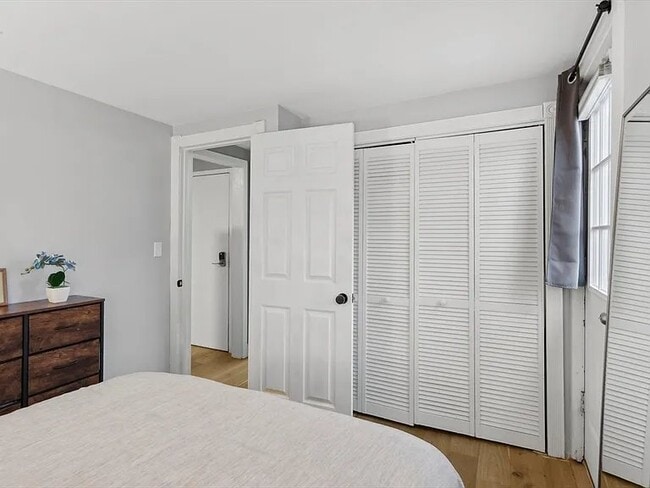 Photo - 115 W Seventh St Apartment