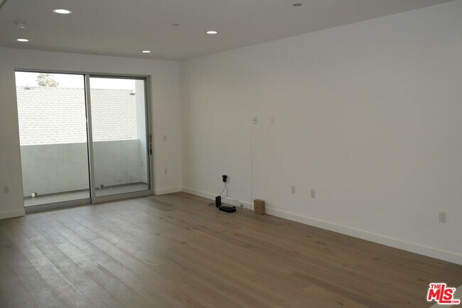 Foto del edificio - 4813 Oakwood Ave
