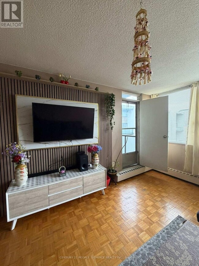 Building Photo - 2121 Roche Ct
