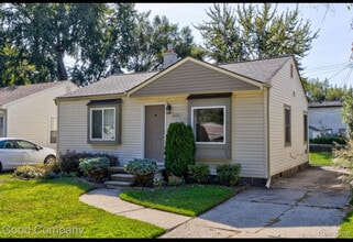 Building Photo - 600 Kalama Ave