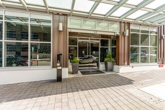 Building Photo - 583 Battery St