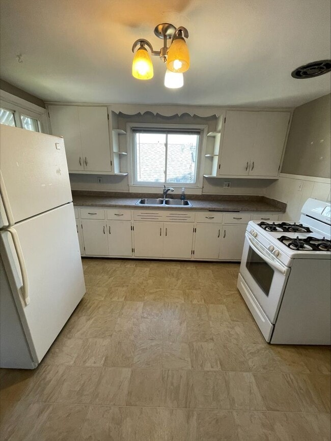 Building Photo - 3257 N Bremen St