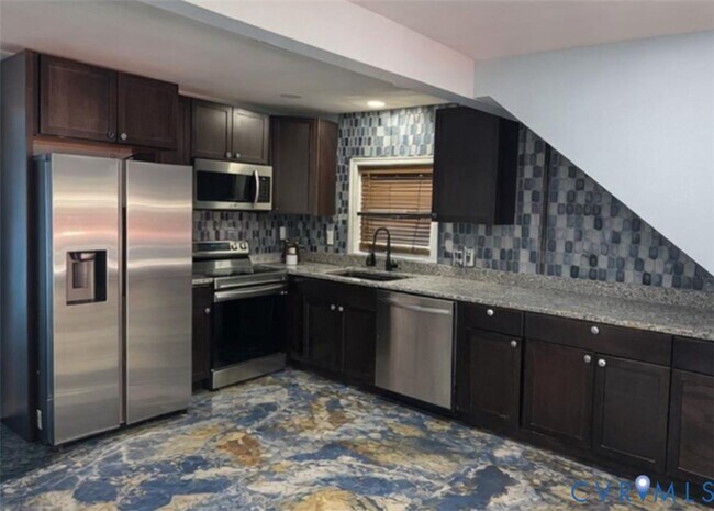 Foto del edificio - 12305 Cedar Ln