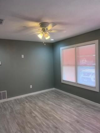 Building Photo - 1358 Oak Park Dr