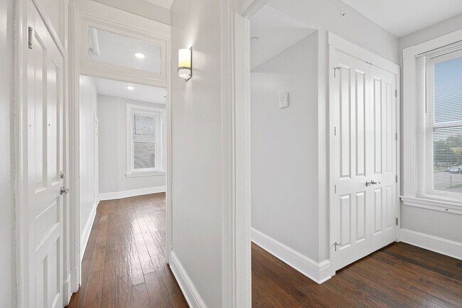 Foto del edificio - 975 E McMillan St