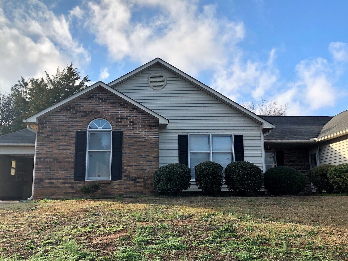 2401 Annandale Dr, Anderson, SC 29621 Townhome Rentals in Anderson SC