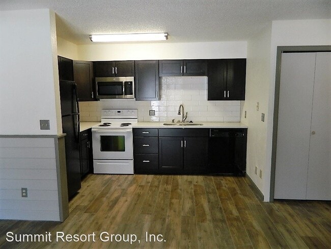 Building Photo - 661 Rainbow Dr