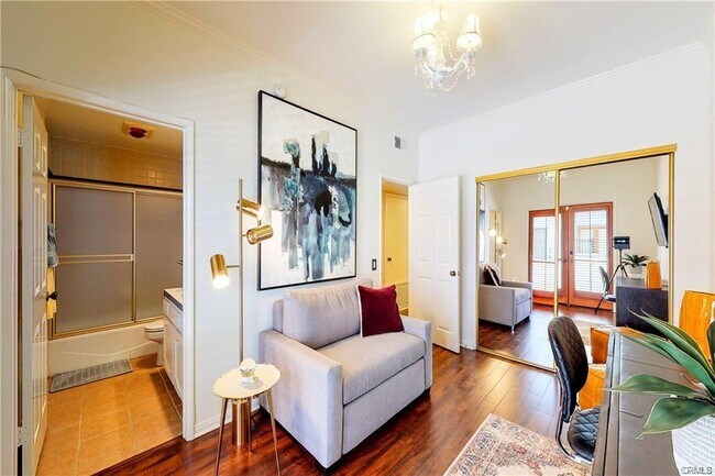 Foto del edificio - 4415 Saugus Ave