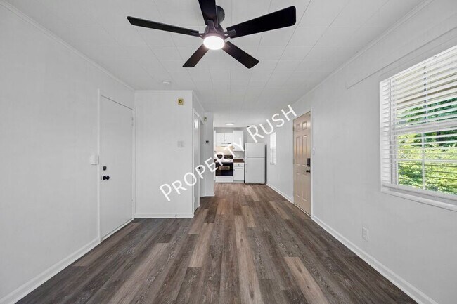 Foto del edificio - 424 Hedgewood Dr