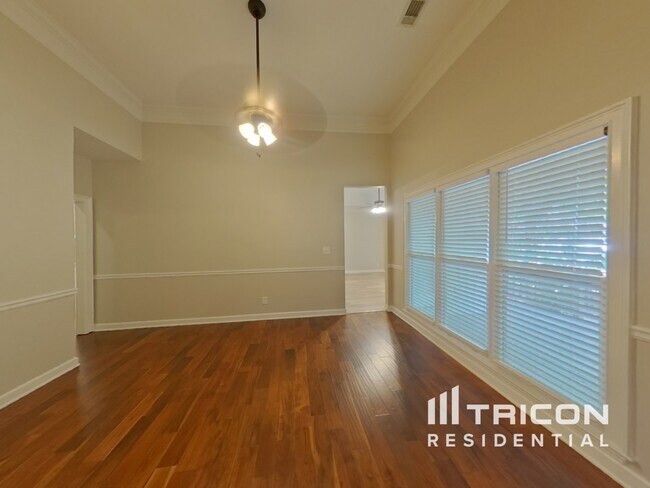 Foto del edificio - 100 Wyngate Dr