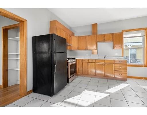 Primary Photo - 61 Walnut St