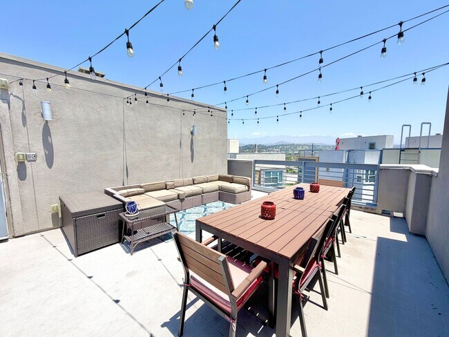 Building Photo - Furnished 3-BR/3-BA Townhouse w/ Giant Roof deck, 2-Car Garage, EV Hookup