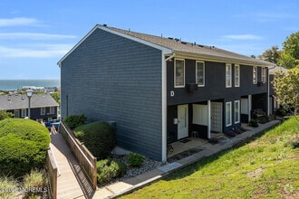 Building Photo - D4 Hillside Ave