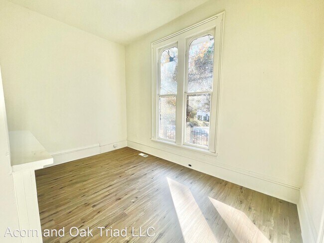 Building Photo - 3 br, 1 bath House - 500 E Whittington St