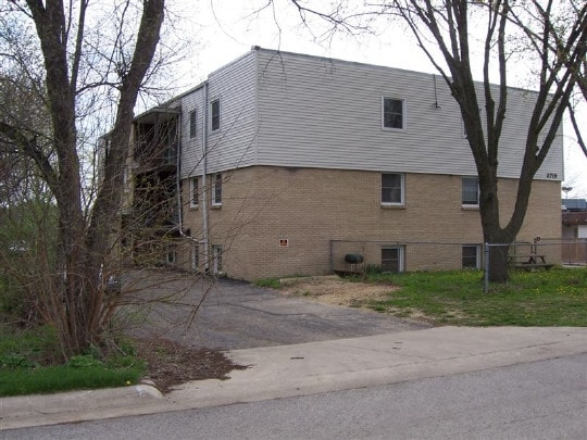 Building Photo - 3719 Robey Ave