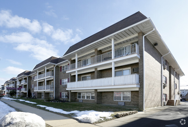 Building Photo - Mariner Apartments