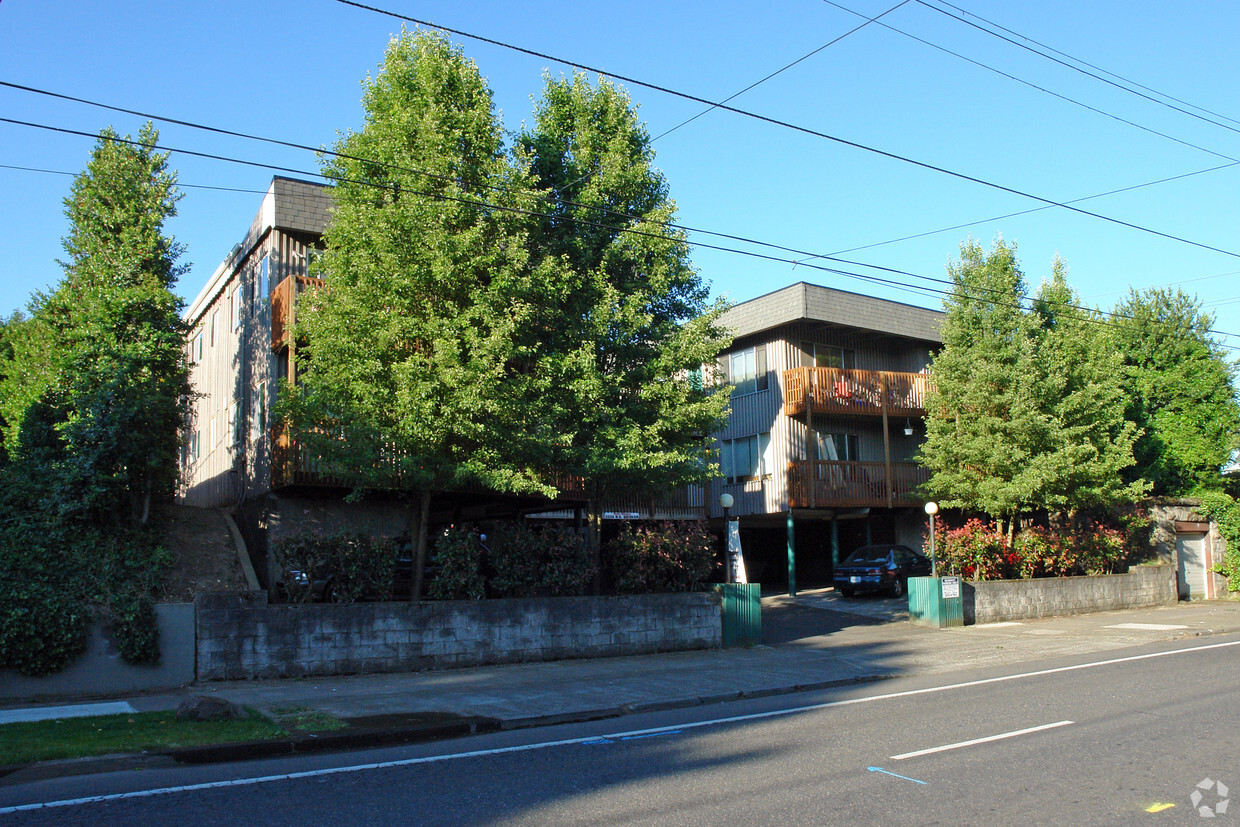 Building Photo - 2226 NE Weidler St
