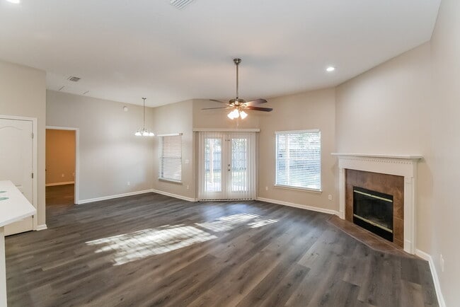 Foto del edificio - 9202 Redtail Dr
