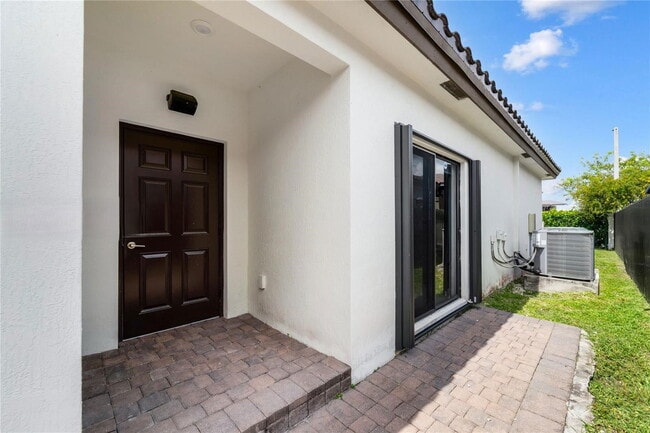 Building Photo - 128 SW 128th Pl