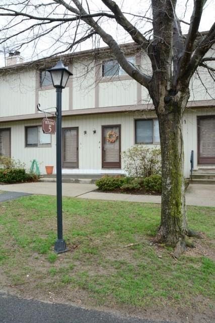 Primary Photo - 27 Crows Nest Ln