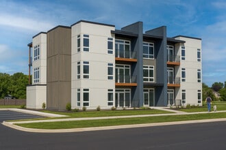 Building Photo - 512 W Clark St.