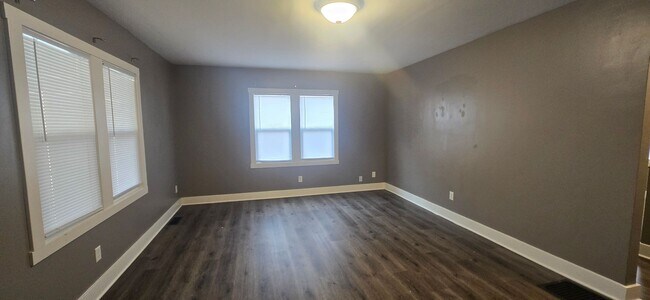 Foto del edificio - 1590 W. Waggoner-- 2 bed, 1 bath