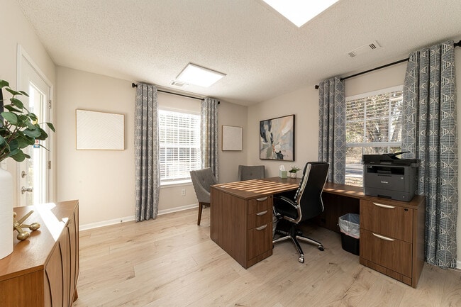 Leasing Office - Creekside