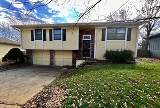 Building Photo - 500 SE Sherri Ln