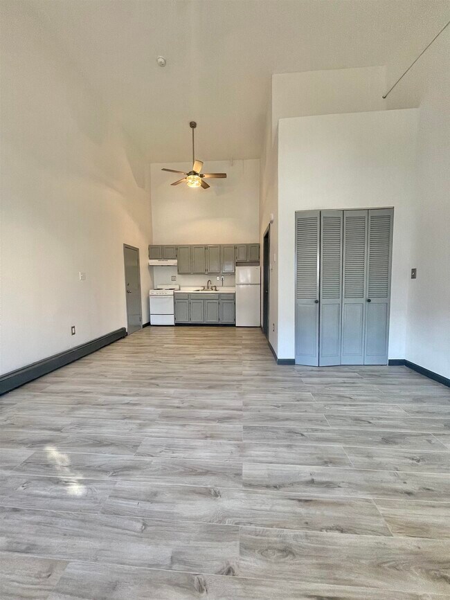 Building Photo - 215 Avenue B