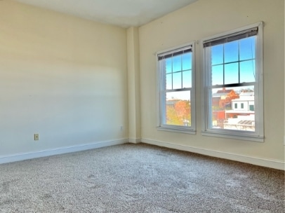 Building Photo - 212 Middle St