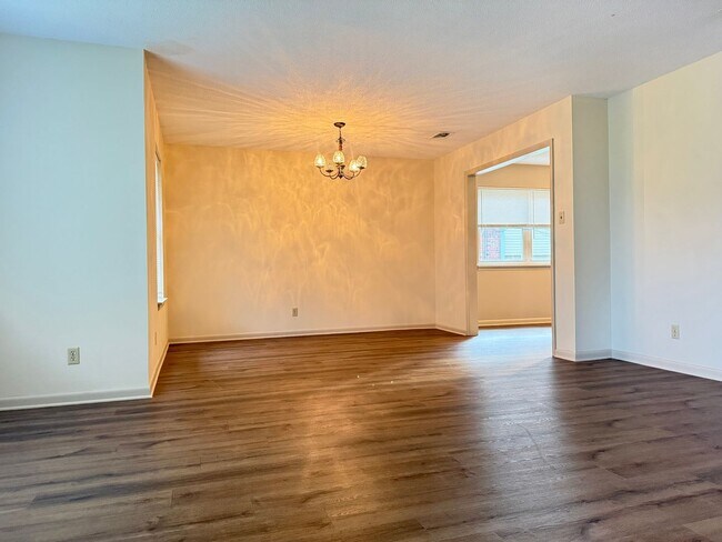 Foto del edificio - 4612 N Cypress St