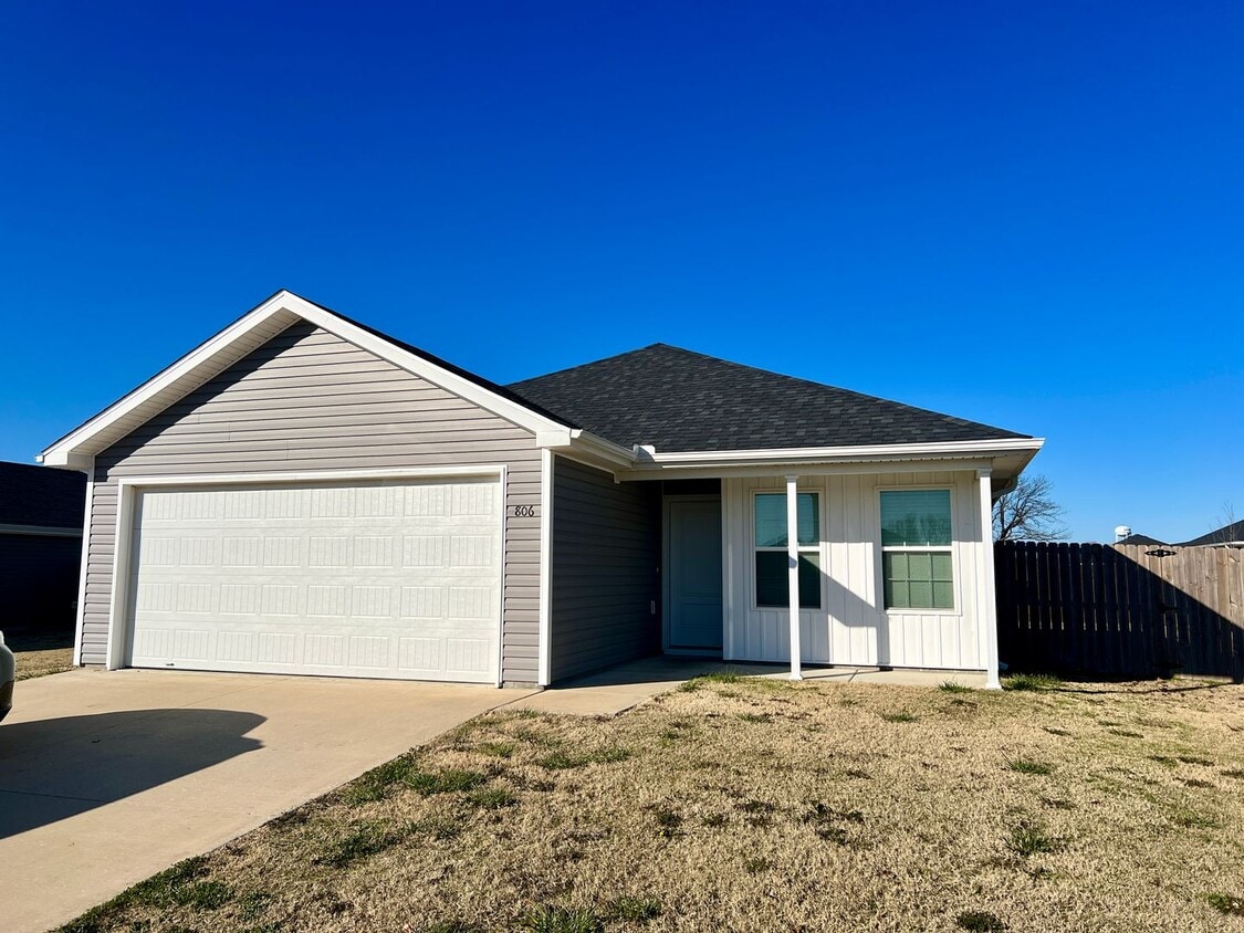 Wonderful home in Gravette with all of the... House Rental in