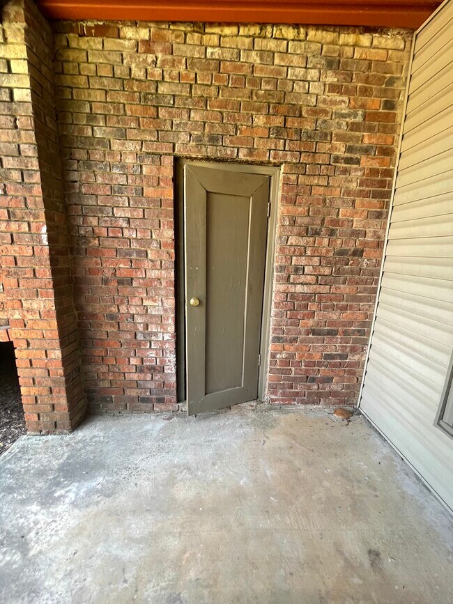 Building Photo - 3091 Colonial Way