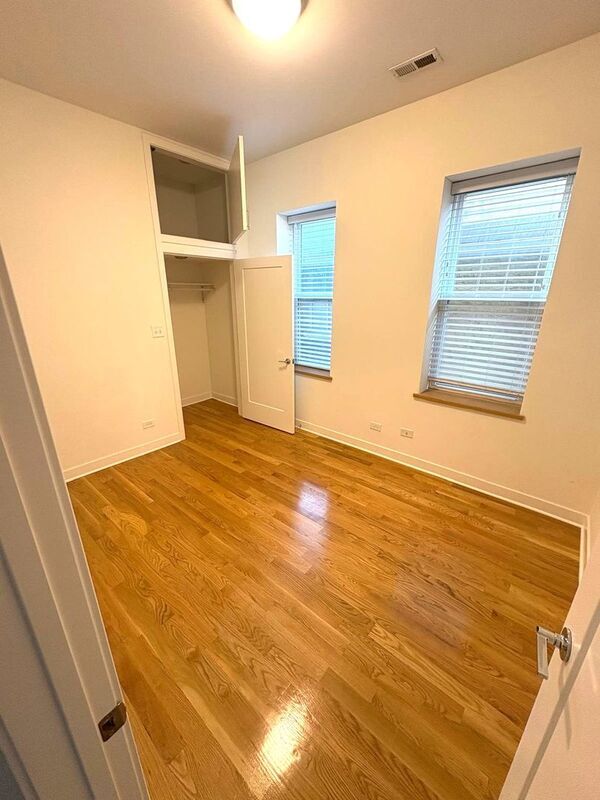 Building Photo - 1644 W Cermak Rd