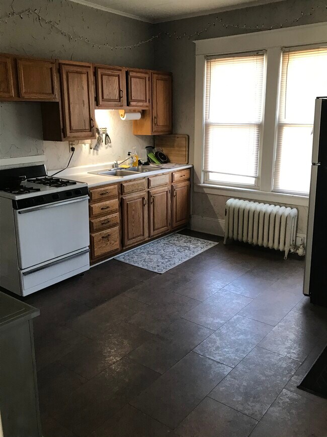kitchen - 1241 Western Ave