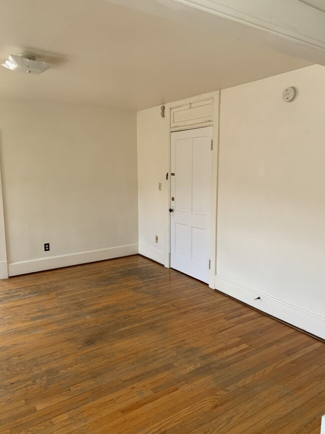 Building Photo - 312 N Linn St