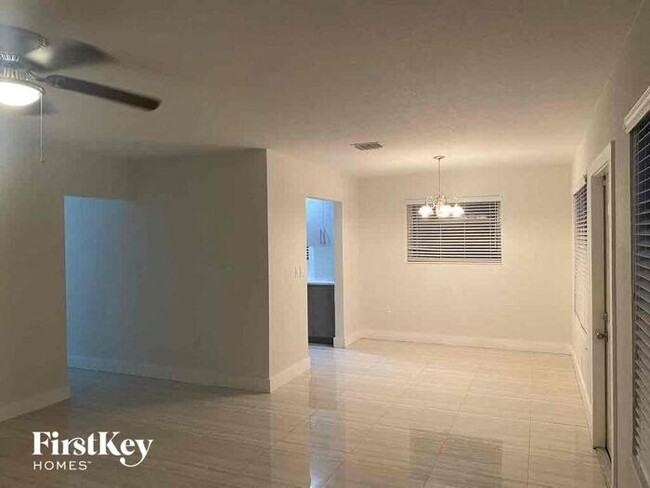 Foto del edificio - 17800 NE 6th Ct