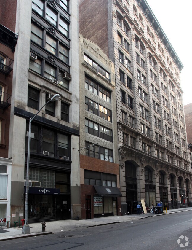 Building Photo - 21 W 19th St