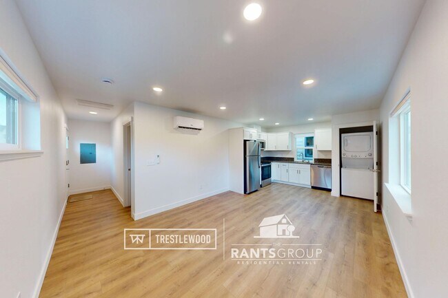 Foto del edificio - Easy I5 Access! 1 Bed ADU in Trestlewood!