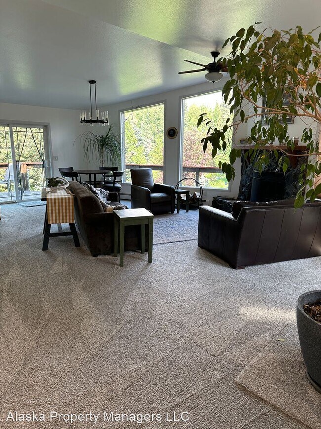 Foto del edificio - 3 br, 2 bath House - 14501 Joanne Cir
