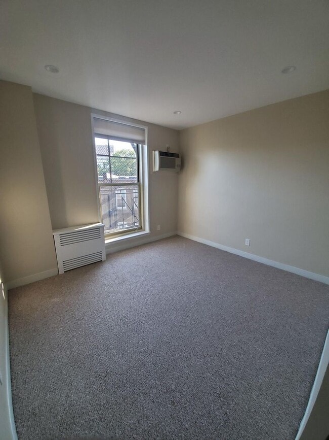 Photo - 2 bed/1 bath in Brighton House