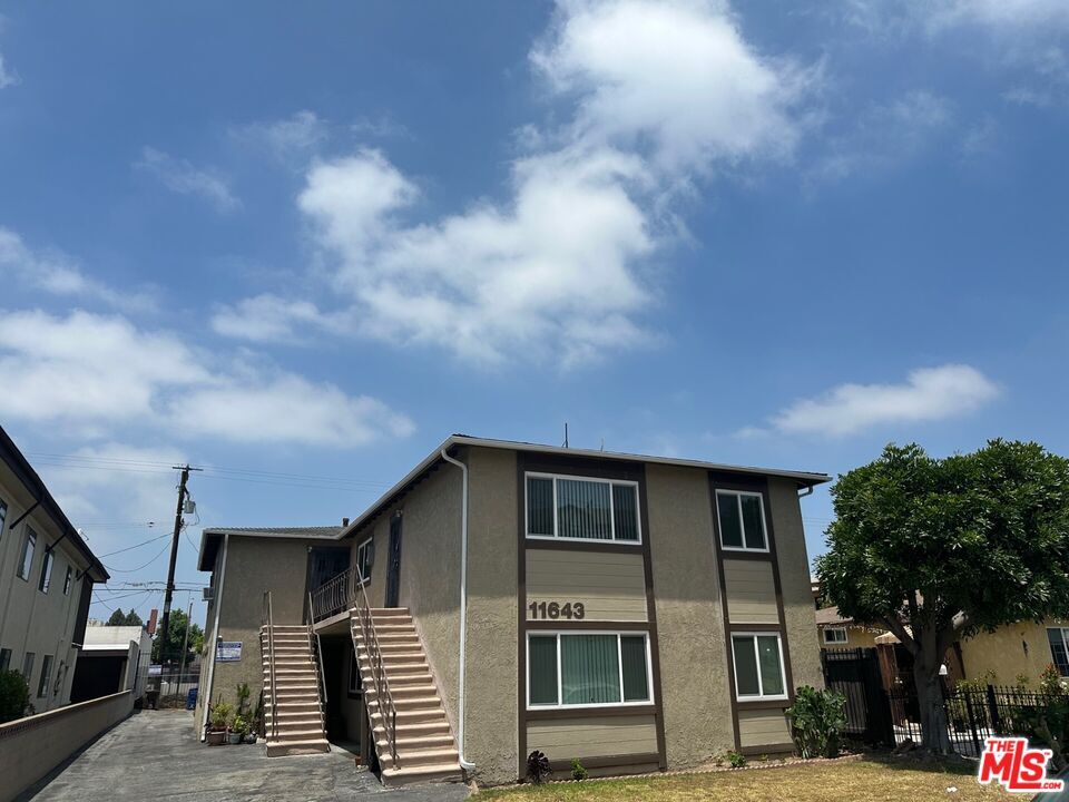 11643 Acacia Ave Unit C, Hawthorne, CA 90250 Room for Rent in Hawthorne, CA