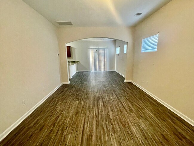 Foto del edificio - Luxurious 2 story 3 bedroom 2.5 bath townhomes. Located in Salisbury.