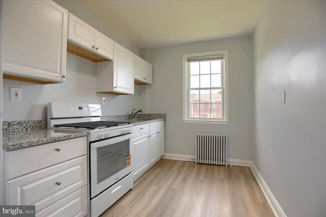 Foto del edificio - 1323 N Kenwood Ave